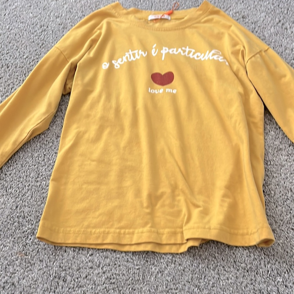 Girls Pajama Top with “o sentient é particular” on the front.